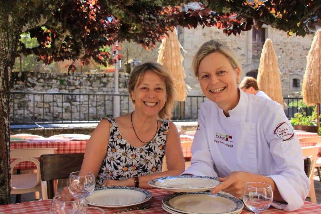 Mit der Köchin Martina Kömpel in ihrem Restaurant Les Contes des Bruyeres in der Correz